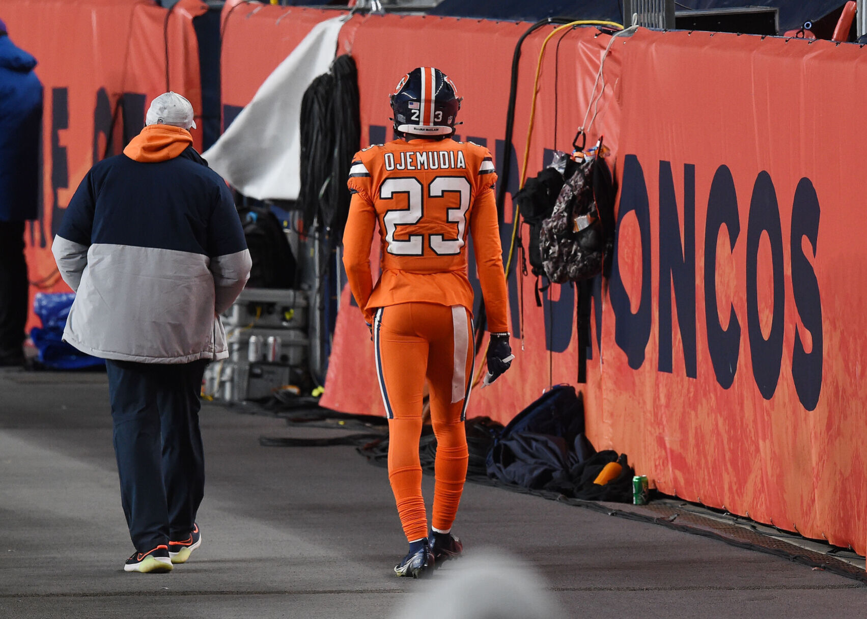 122020-s-broncosbills 12.JPG